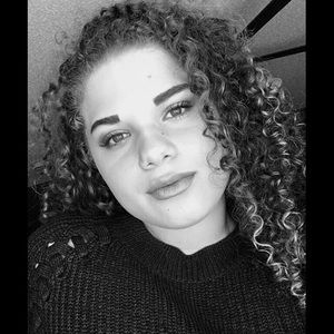 Meet your Posher, Selena